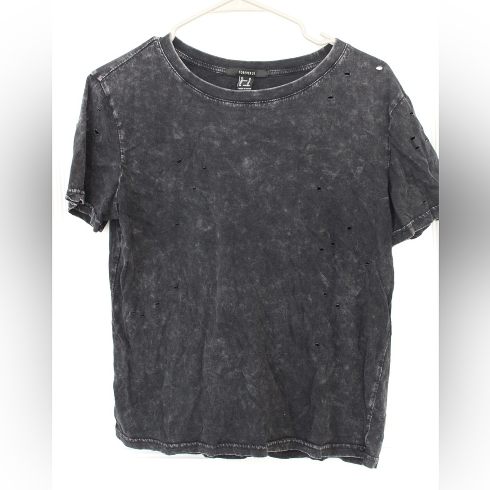 Forever 21 Distressed T-Shirt Size Medium